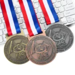 Medalla de oro, plata y cobre
