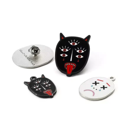 spilla personaggio anime