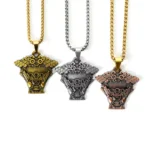 Colgante/collar con forma de Kamen Rider en relieve 3D