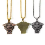 Colgante/collar con forma de Kamen Rider en relieve 3D