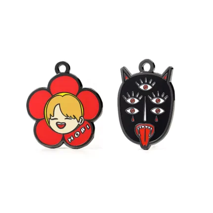 硬珐琅鬼脸和花朵组合吊坠/挂饰