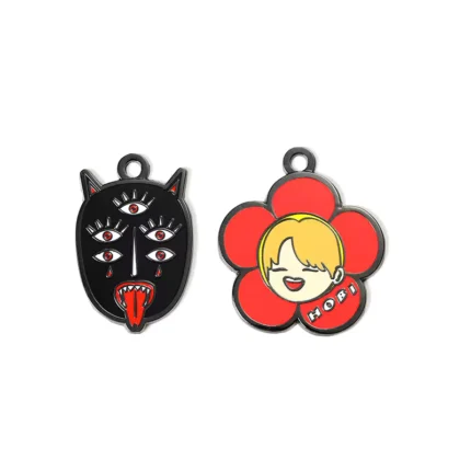 硬珐琅鬼脸和花朵组合吊坠/挂饰