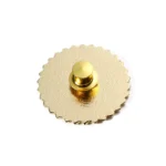 5701-3-Zahnkranz-Logo-Clip aus Hart-Emaille mit Samtstoffbox
