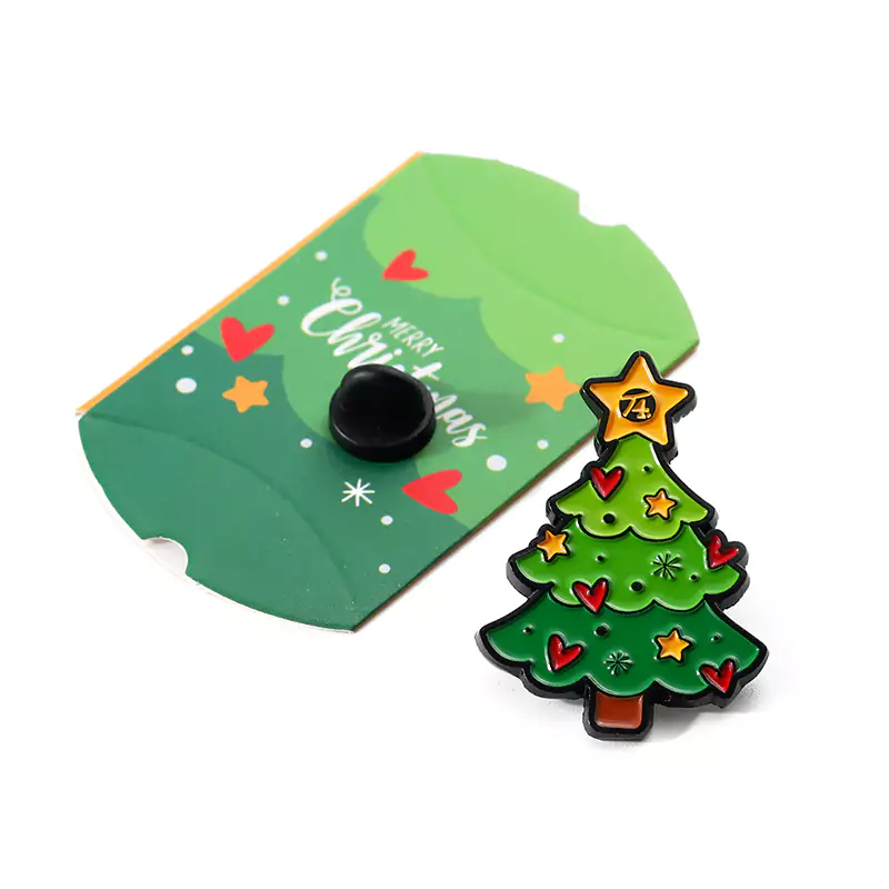 1505-4-Weihnachtsbaum, bemalt mit einzigartigen Formen und Pappaufklebern