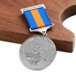 5801-3-镀亮镍的圆形文字荣誉肩章