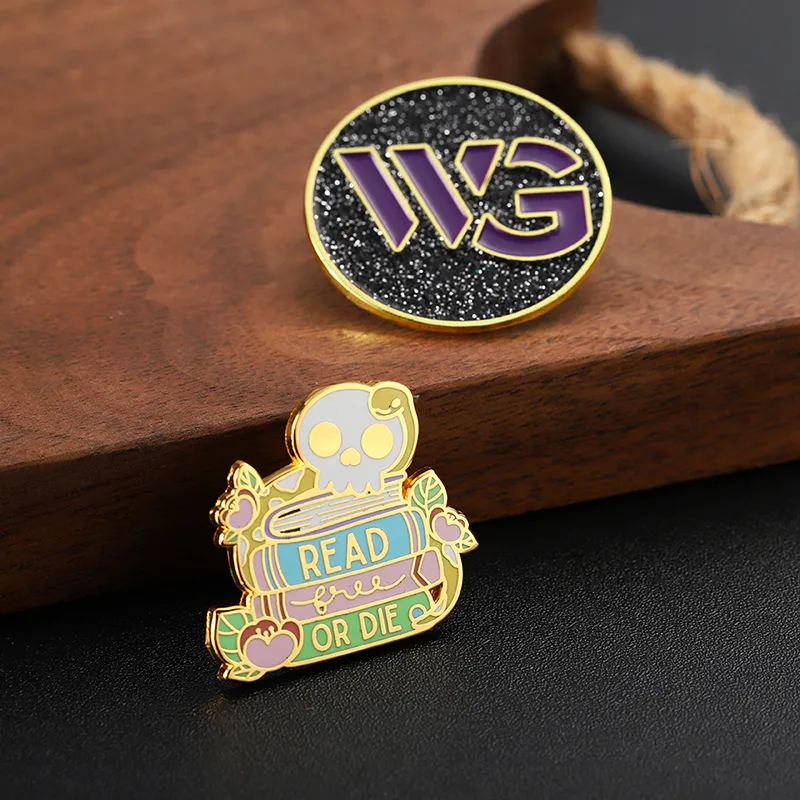1522-5-Cute skull gold hard enamel badge