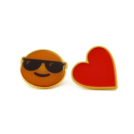 1523-4-Lächelnde und herzförmige Emaille-Plakette