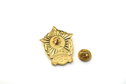 5652-2 — Выпускной знак Казанского Суворовского военного училища.