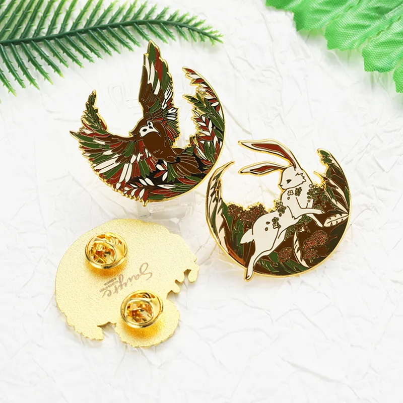 1705-4-精美的镀金动物徽章