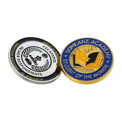 Памятный эмалированный значок, выпущенный специально для кампуса в 1727-4 году.