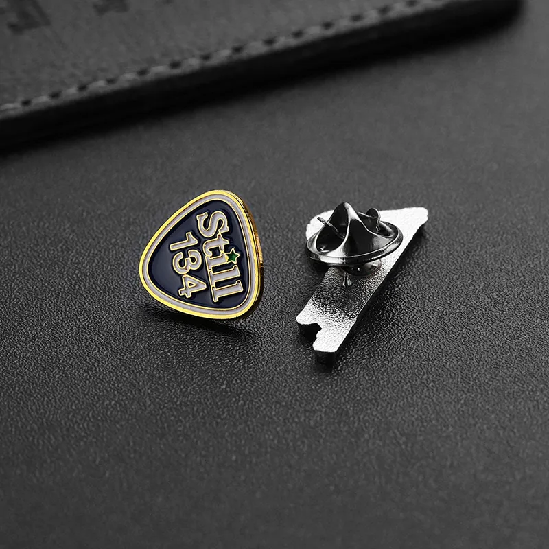 1520-5-Alien-shaped cartoon soft enamel pin