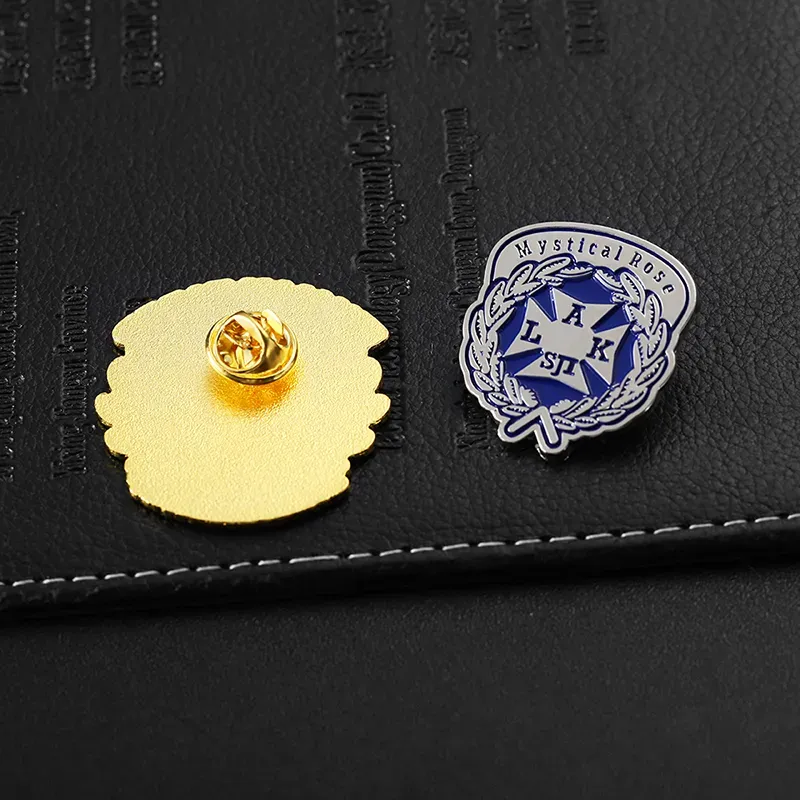 1572-5-Золотая булавка неправильной формы