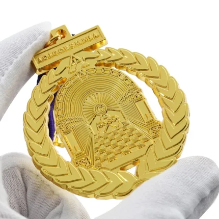 5702-4-Cinta tejida púrpura-negra con conmemoración dorada ahuecada